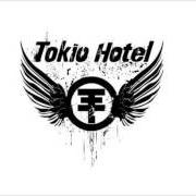 Der musikalische text AN DEINER SEITE (ICH BIN DA) von TOKIO HOTEL ist auch in dem Album vorhanden Best of (german version) (2010)