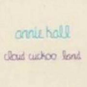 Der musikalische text HUGS & KISSES von ANNIE HALL ist auch in dem Album vorhanden Cloud cuckoo land (2007)