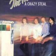 Der musikalische text FEET ON THE GROUND von THE HOLLIES ist auch in dem Album vorhanden A crazy steal (1978)