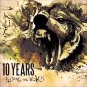 Der musikalische text NOW IS THE TIME (RAVENOUS) von 10 YEARS ist auch in dem Album vorhanden Feeding the wolves (2010)
